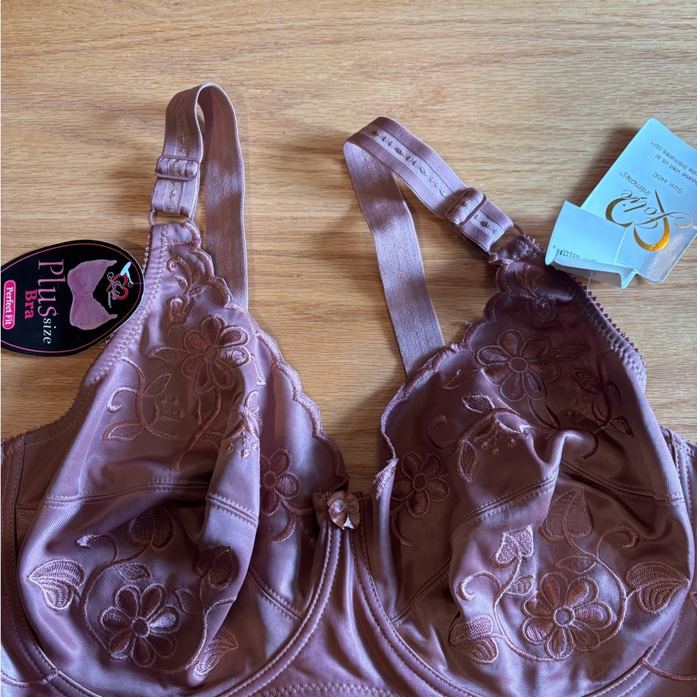Vintage Jolie Intimates Plus Size Bra 44DD Underwire  Smoothing Sexy Lingerie